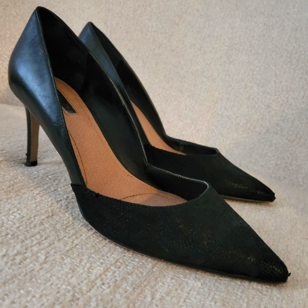Tahari 7.5 black heels